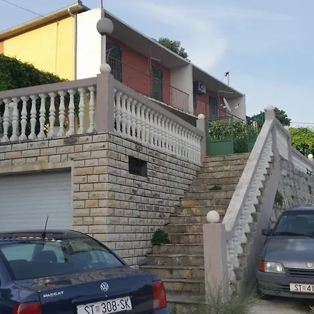 With A Parking Space Klis, Split - 13435