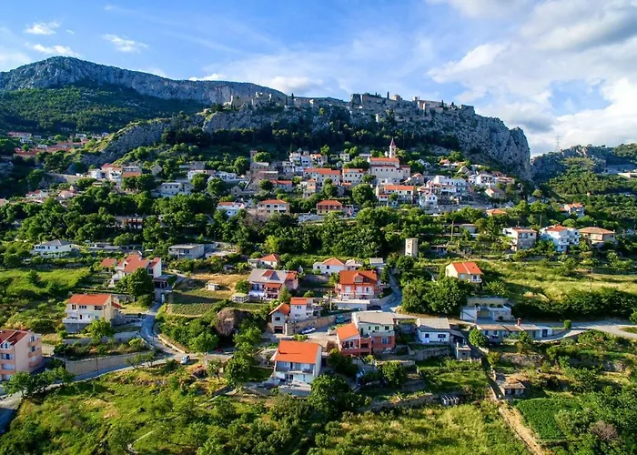 Apartman With A Parking Space Klis, Split - 13435