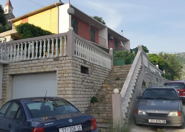 With A Parking Space Klis, Split - 13435